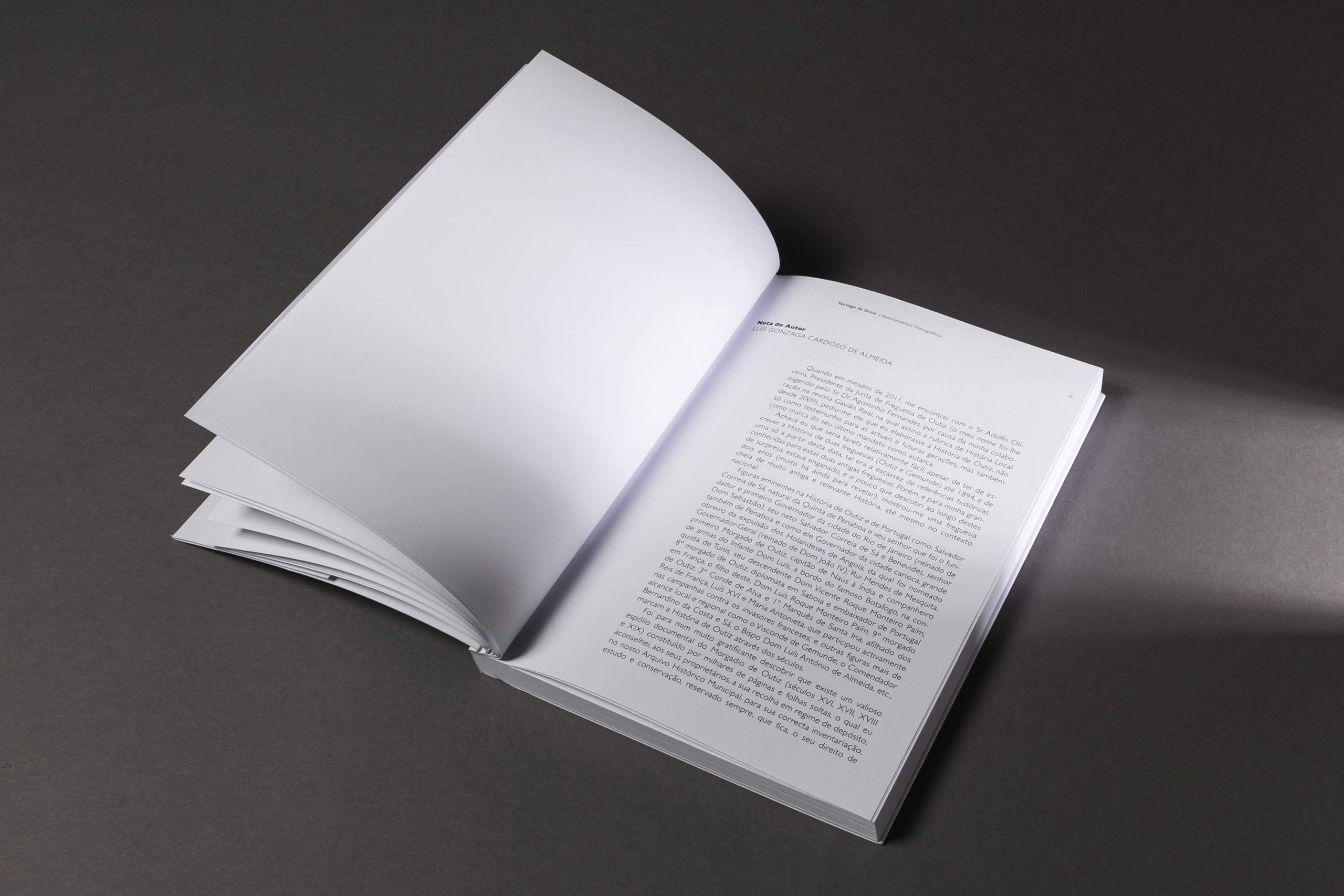 Book Design Monografia de Outiz, by Sandrine Carole. 2015