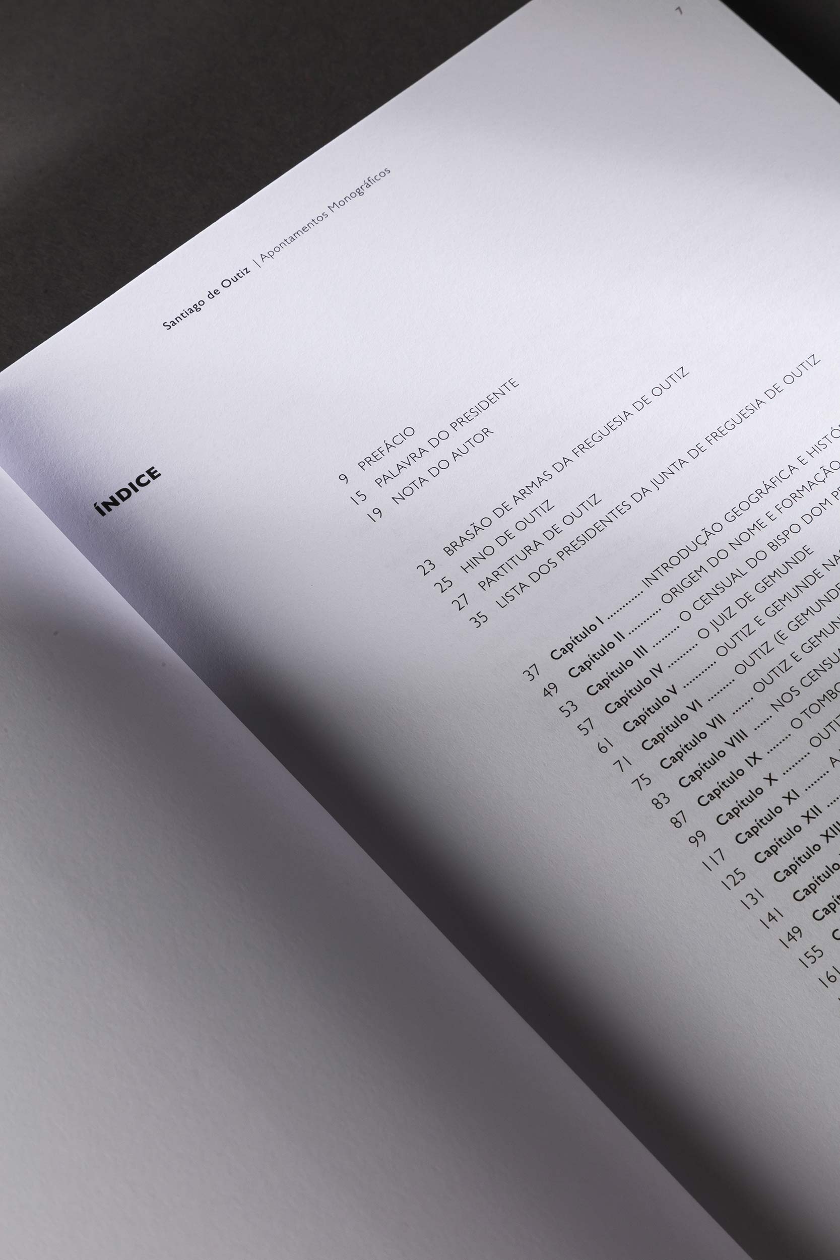 Book Design Monografia de Outiz, by Sandrine Carole. 2015