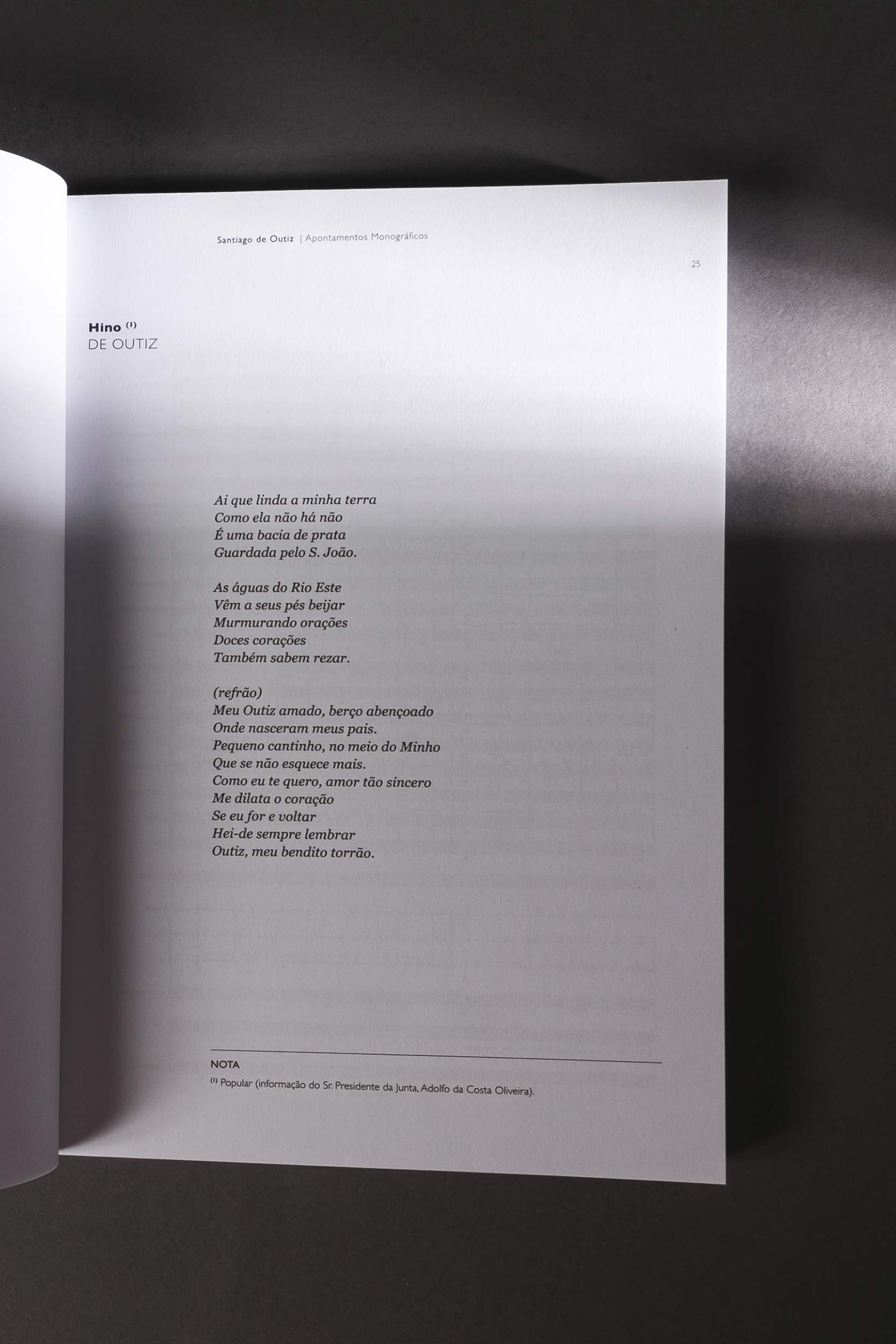 Book Design Monografia de Outiz, by Sandrine Carole. 2015