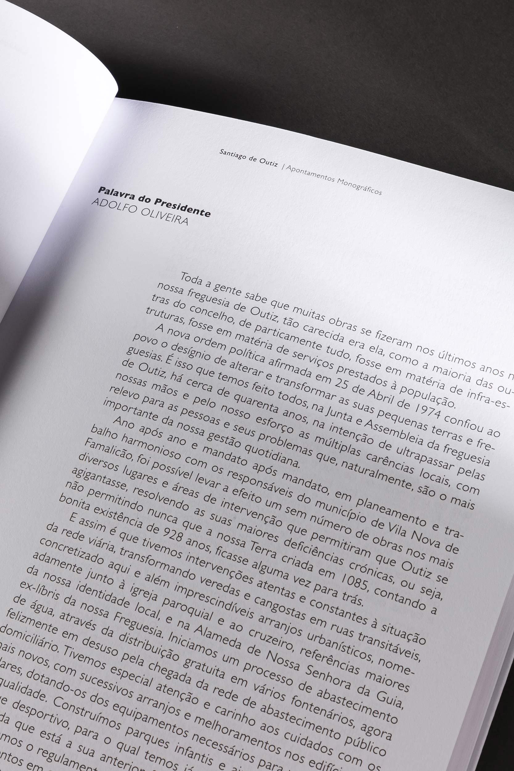 Book Design Monografia de Outiz, by Sandrine Carole. 2015